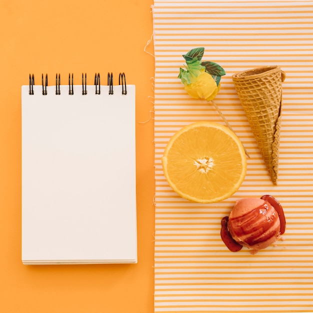 Fondo de helado con libreta