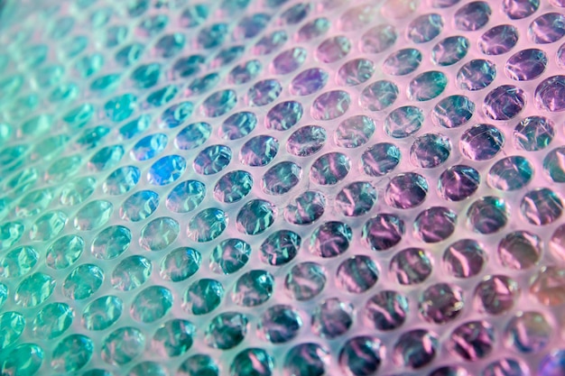Fondo holográfico de moda abstracto al estilo de los años 80-90. textura real de la película de plástico de burbujas en colores ácidos brillantes. synthwave vaporwave webpunk estética del masurrealismo.