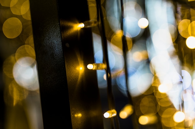 Fondo de luces de Navidad doradas brillantes borrosas