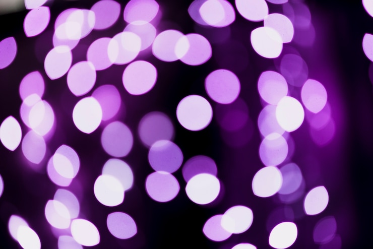 Foto gratuito fondo de luces neon circulares moradas