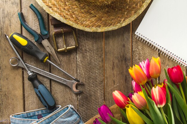 Fondo de madera con variedad de objetos para el día del padre