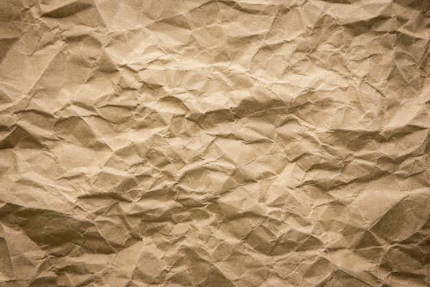 Fondo marrón arrugado harapiento de la textura del papel de kraft