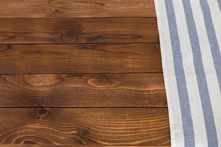 Foto gratuito fondo con mesa de madera vacía con mantel