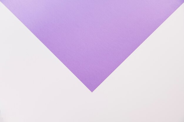 Fondo morado y blanco geométrico