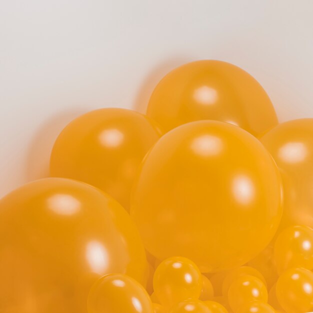 Fondo de muchos globos amarillos