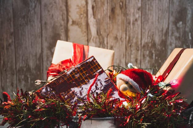 Fondo de navidad con dos cajas de regalo