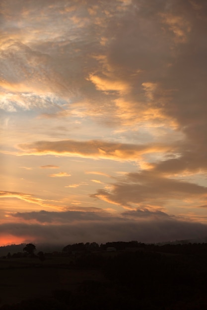 Fondo de paisaje de cielo nublado