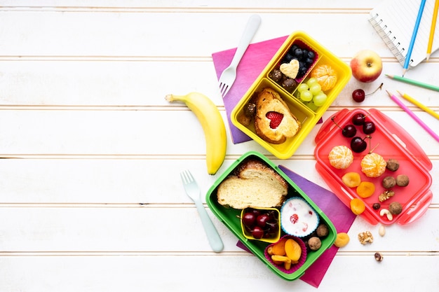 Fondo de pantalla de comida para niños con espacio de diseño