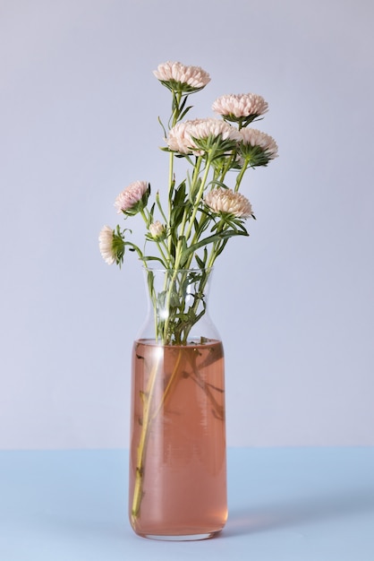 Fondo de pantalla de hermosas flores en florero