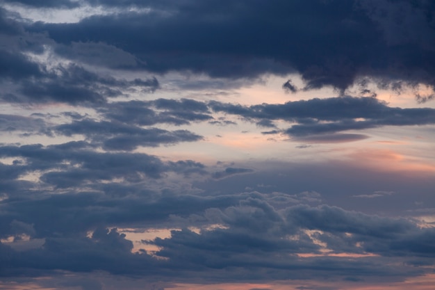 Foto gratuita fondo de pantalla de paisaje nublado en el cielo
