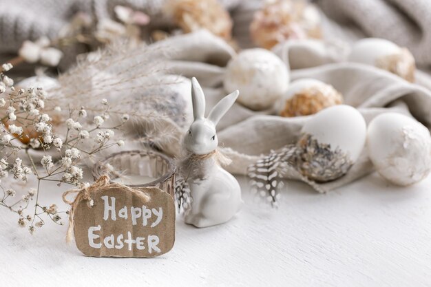 Fondo de pascua feliz con detalles de decoración en colores pastel