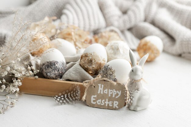 Fondo de pascua feliz con detalles de decoración en colores pastel