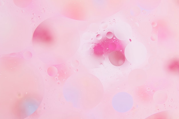 Fondo pintado rosa con patrón de burbujas
