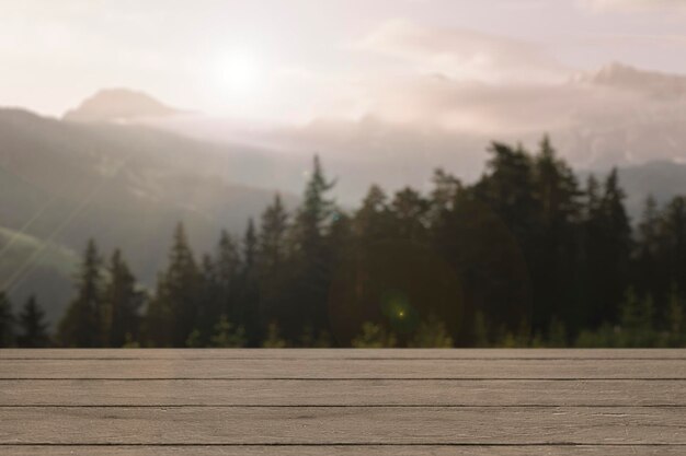 Fondo de producto de la naturaleza, pino y montaña.