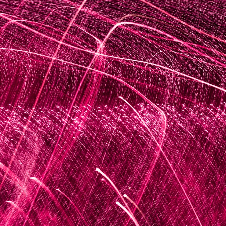 Foto gratuito fondo de racha de luz rosa abstracta borrosa
