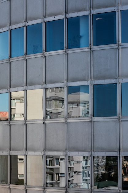 Fondo de rascacielos de cristal de ventana moderna con reflejo