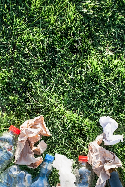 Fondo de reciclaje con basura