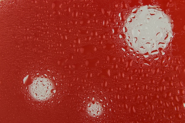 Fondo rojo de gotas de agua