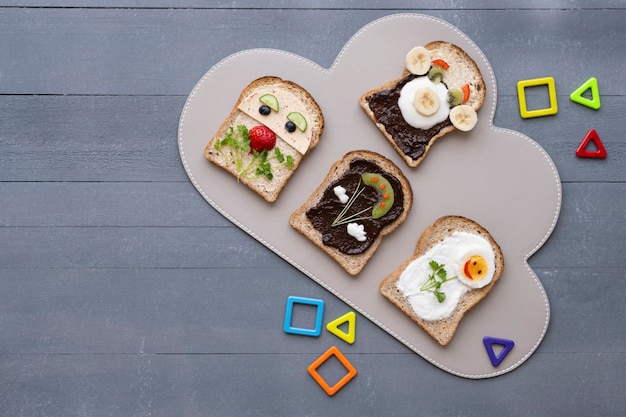 Fondo de sándwiches de arte de comida para niños, caras divertidas y flores