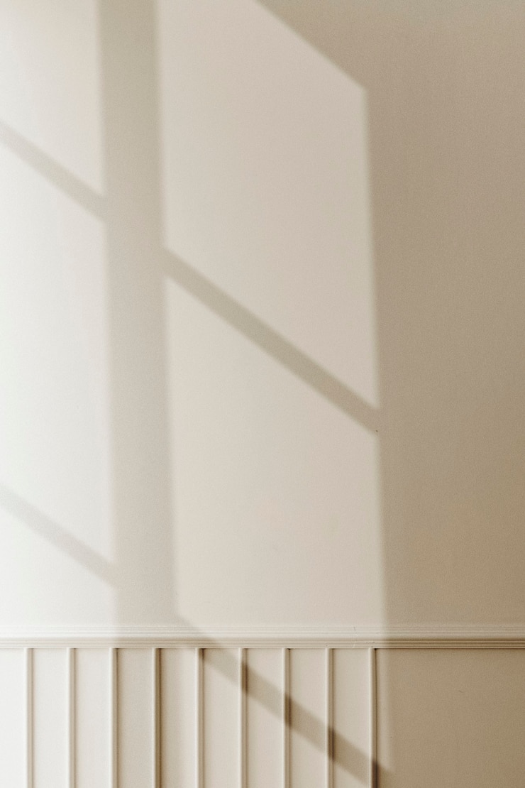 Foto gratuito fondo con sombra de ventana durante la hora dorada