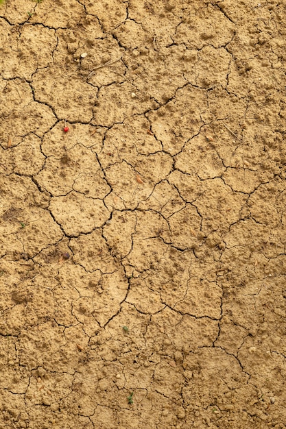 Fondo de una superficie de hormigón marrón con grietas