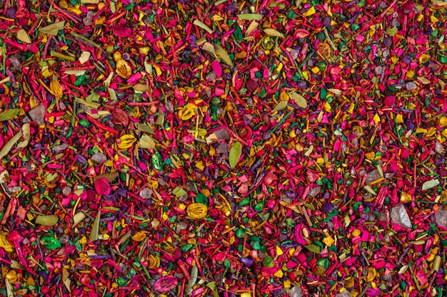 Fondo de vista superior de flores y hierbas de pétalos de flores secas multicolores