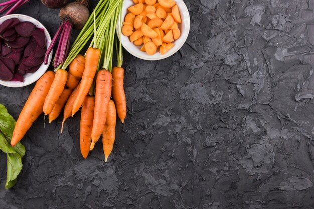 Fondo de zanahorias y remolacha con espacio de copia