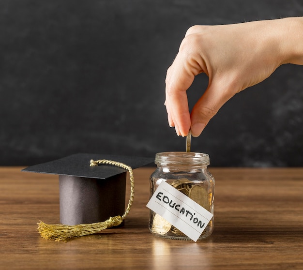 Foto gratuita fondos universitarios y arreglo del límite de graduación