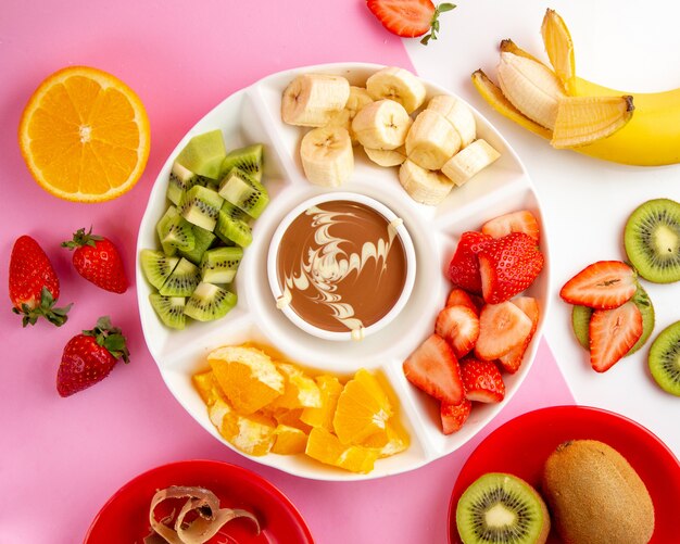 fondue con chocolate kiwi plátano fresa y naranja