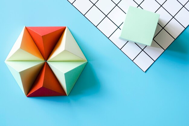 Forma de papel origami triángulo