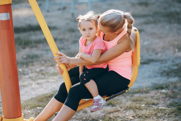 la formación de personas de ocio hermosa hija