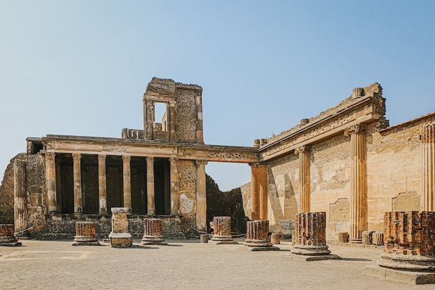 Foro en las ruinas arqueológicas de Pompeya y Herculano