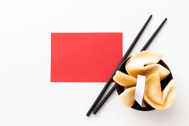 Fortune cookies y maqueta de tarjeta año nuevo chino