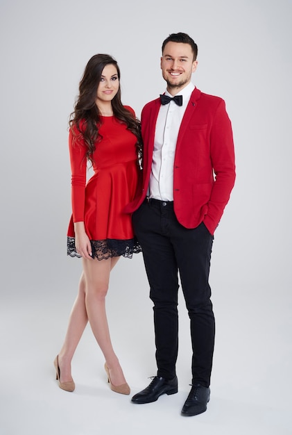 Foto de estudio de pareja elegante