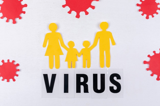 Foto gratuita foto de familia con virus alrededor