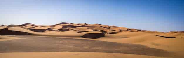Foto gratuita foto panorámica de las dunas de erg chebbi, el desierto del sahara, merzouga, marruecos