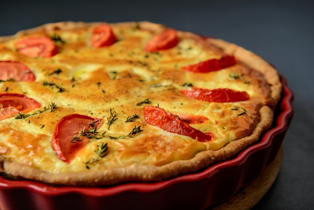 Fotografía de alimentos y concepto de restaurante. Pastel de verduras casero