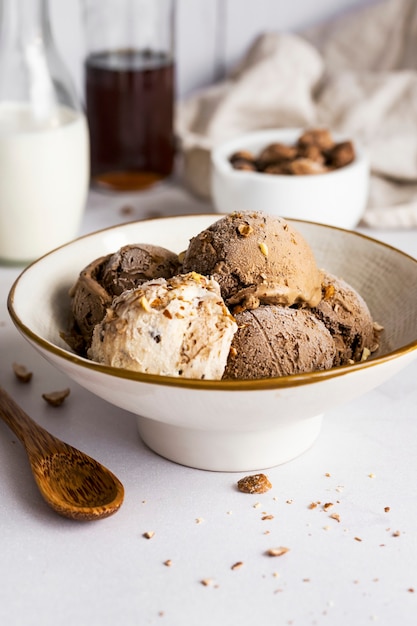 Fotografía de alimentos con sabor a helado de vainilla y chocolate mixto