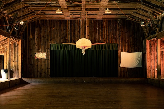 Fotografía interior de cancha de baloncesto