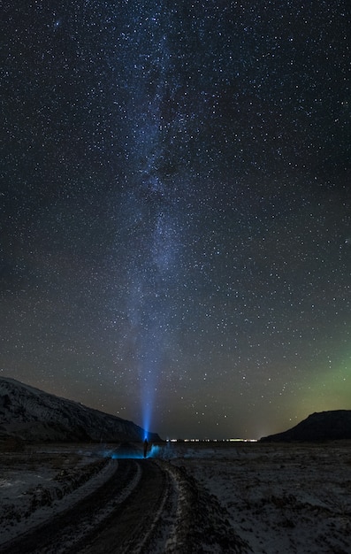 Foto gratuita fotografía de lapso de tiempo de la noche estrellada