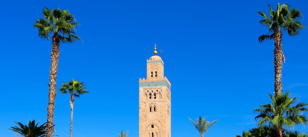 Fountaine frente a la mezquita Koutoubia en Marrakech