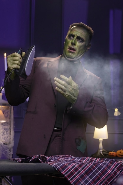 Frankenstein con vista frontal de hierro