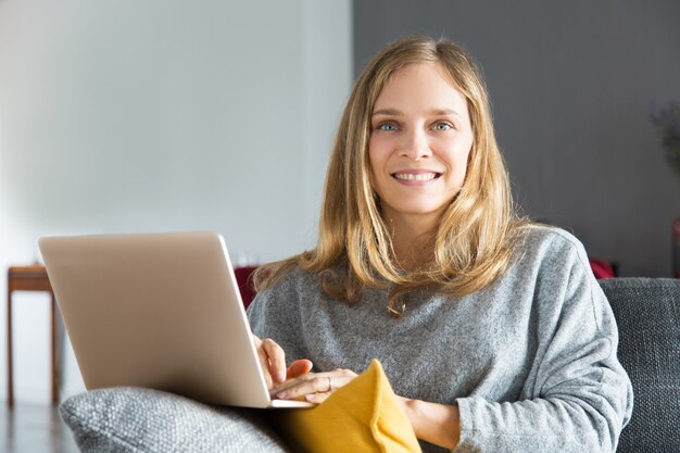 Freelancer feliz en el trabajo