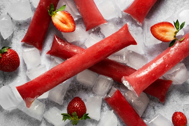 Freezies brasileños típicos con frutas bodegón