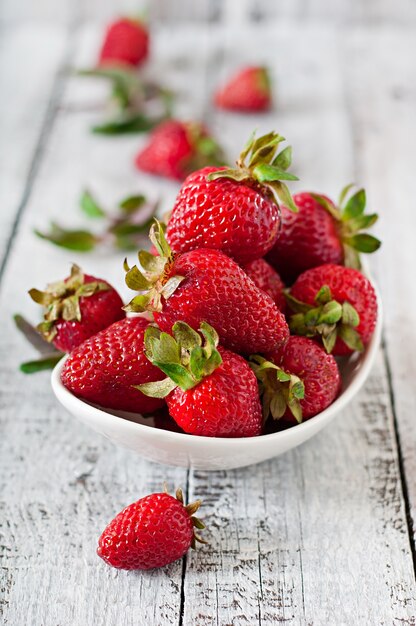 Fresas frescas en un tazón