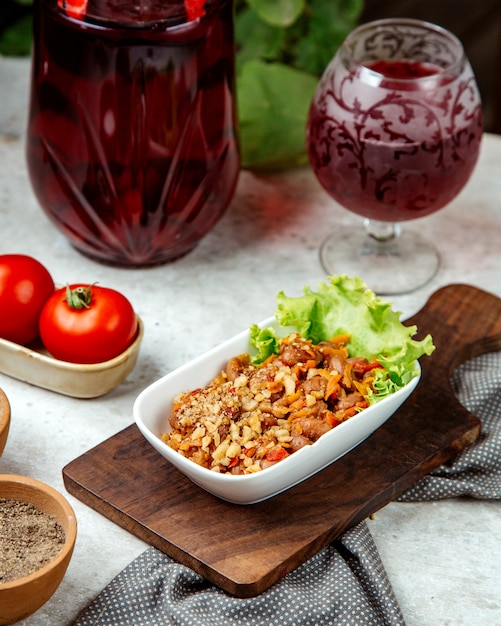 Frijoles rellenos de nueces y tomate