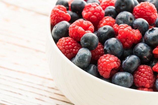 Frutas de arándanos y frambuesas