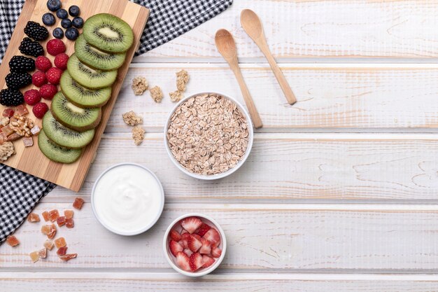 Frutos planos con yougurt y granola