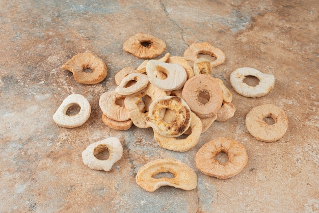 Frutos secos sanos con rodajas de mandarina