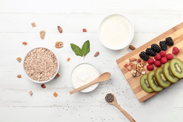 Foto gratuita fruts con yougurt y granola